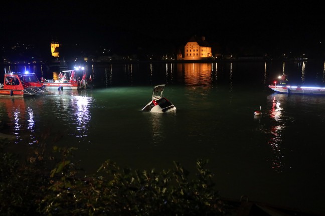 Auto bei Vichtenstein in die Donau gerollt und untergegangen