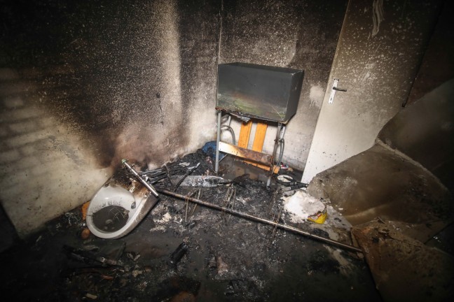 Kellerabteil in einem Mehrparteienwohnhaus in Ansfelden ausgebrannt