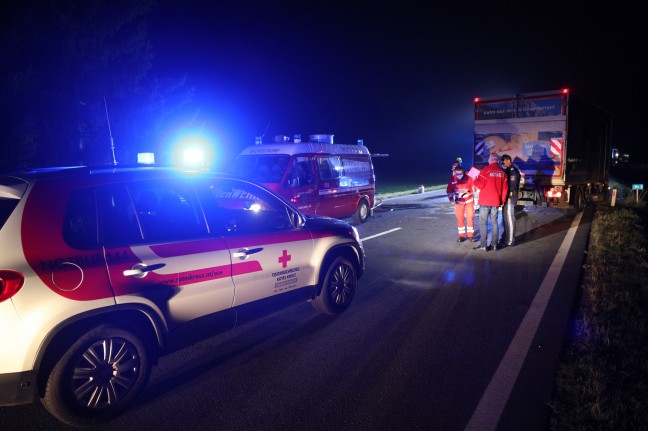 Autolenker (20) bei Frontalkollision mit LKW bei Micheldorf in Oberösterreich tödlich verletzt