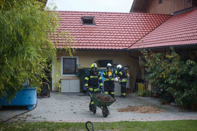 Acht Feuerwehren bei Brand einer Hackschnitzelheizung in Feldkirchen bei Mattighofen im Einsatz
