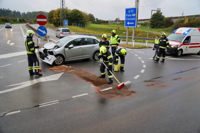 Lenkerin bei Verkehrsunfall im Abfahrtsbereich der Mühlkreisautobahn in Engerwitzdorf verletzt