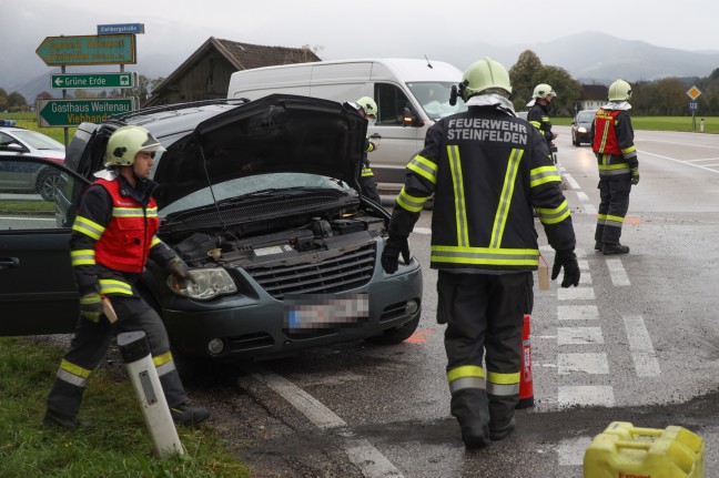 Schwerer Verkehrsunfall zwischen Auto und Kleintransporter auf Scharnsteiner Straße bei Pettenbach