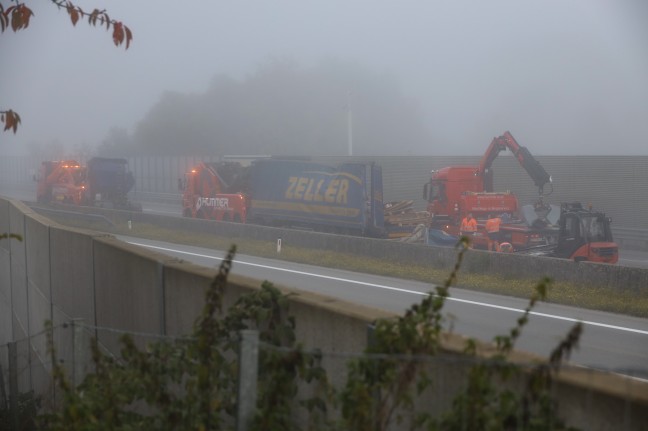 Stundenlange Sperre der Innkreisautobahn nach LKW-Unfall bei Pram