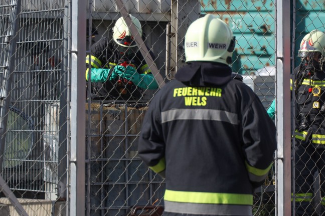 Chemische Reaktion bei Abfallverwertungsunternehmen  in Wels-Pernau sorgt für Einsatz der Feuerwehr