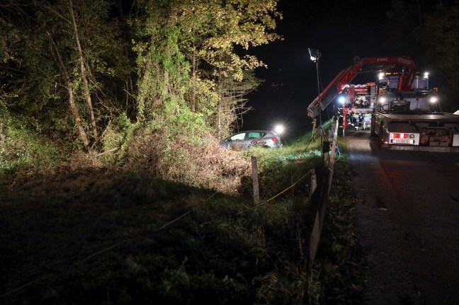 Auto bei Verkehrsunfall in Molln zwischen Bumen und Struchern gelandet