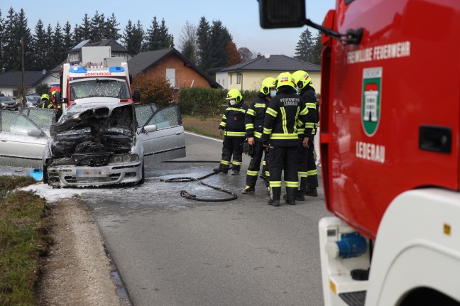 Brand im Motorraum eines Autos in Vorchdorf rasch gelöscht