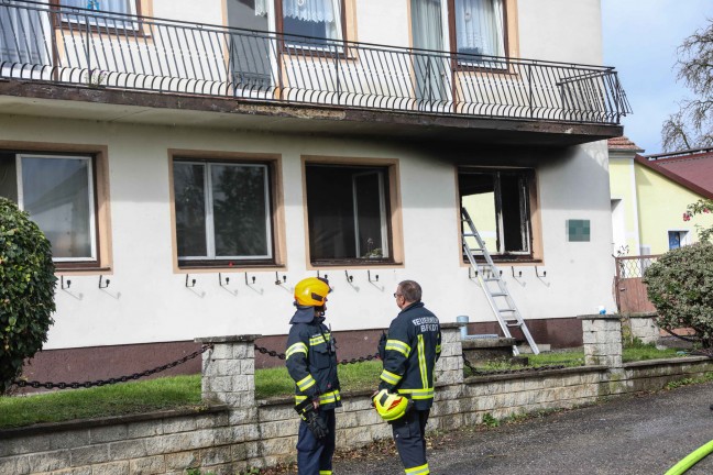 Neun Feuerwehren bei Zimmerbrand in Reichersberg im Einsatz