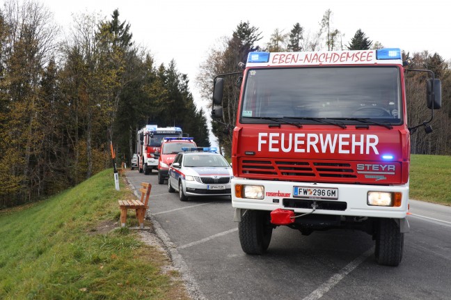 Auto am Gmundnerberg in Altmnster in steiles Gelnde abgestrzt