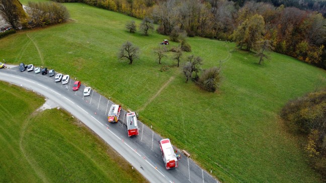 Auto am Gmundnerberg in Altmnster in steiles Gelnde abgestrzt