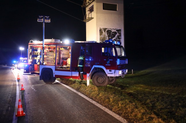 Auto gegen Trafostation gekracht - Verkehrsunfall in Ungenach fordert zwei Schwerverletzte