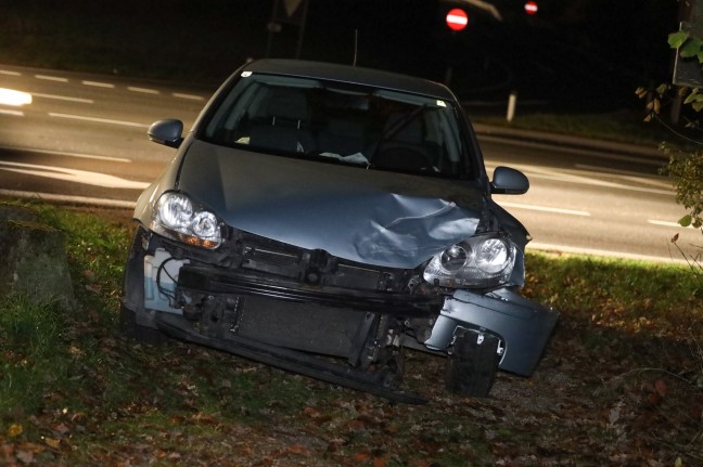 Kreuzungskollision zwischen zwei PKW im Bereich einer Autobahnauffahrt in Sattledt