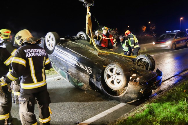 Autoberschlag im Bereich eines Kreisverkehrs in Braunau am Inn