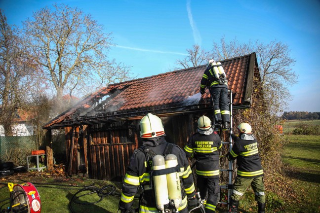 Drei Feuerwehren bei Brand einer Gartenhütte in Pollham im Einsatz