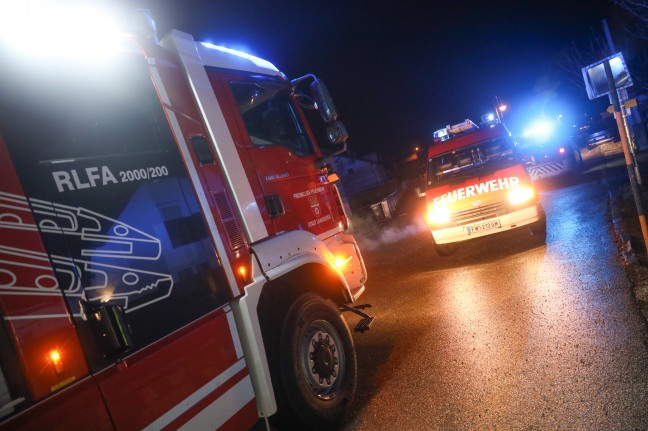 Sechs Feuerwehren nach gemeldetem Brand in Laakirchen im Einsatz