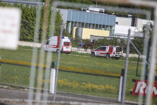 Notarzteinsatz bei Kutschenunfall auf Welser Trabrennbahn
