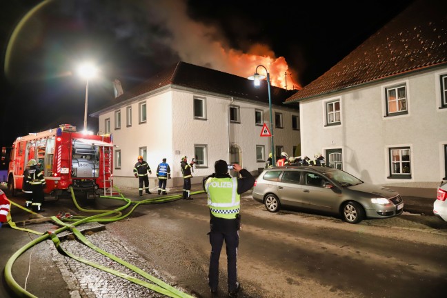 Elf Feuerwehren bei Großbrand eines Wohnhauses in Reichenthal im Einsatz