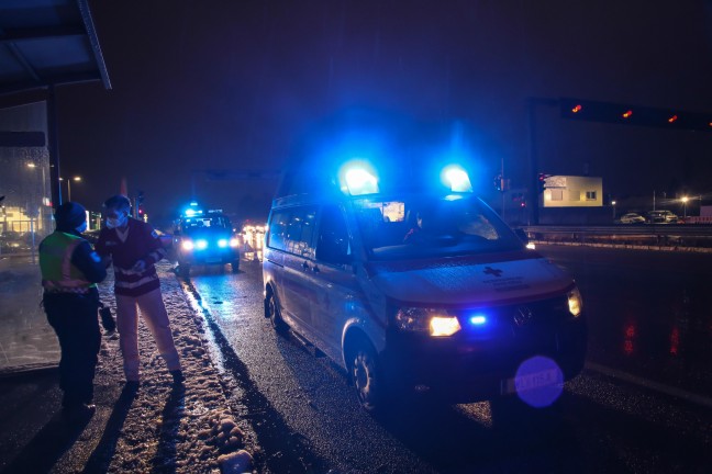 Fugnger in Wels-Schafwiesen von Pritschenwagen angefahren