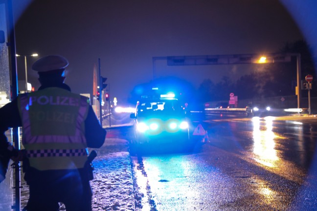 Fugnger in Wels-Schafwiesen von Pritschenwagen angefahren