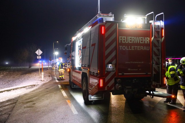 LKW gegen Straßenlaterne: Ölaustritt auf Innviertler Straße in St. Georgen bei Grieskirchen