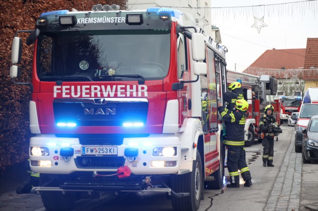 Brand einer Klemmdose im Dachbereich eines Wohn- und Geschäftsgebäudes in Kremsmünster