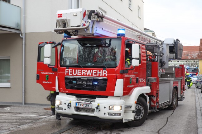 Brand einer Klemmdose im Dachbereich eines Wohn- und Geschftsgebudes in Kremsmnster