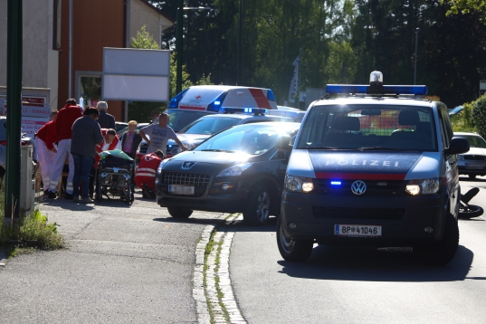 Mopedlenker bei Verkehrsunfall in Wels-Pernau erheblich verletzt