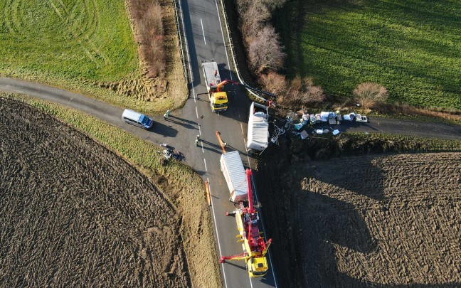 Schwerer LKW-Unfall auf Altheimer Straße in St. Georgen bei Obernberg am Inn