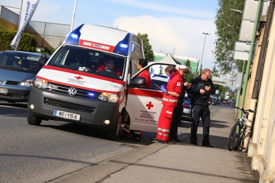 Notarzteinsatz - Radfahrer bei Sturz in Wels schwer verletzt