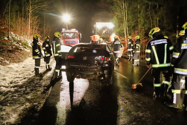 Lenkerin verletzt: Auto bei Verkehrsunfall in St. Johann am Wimberg überschlagen