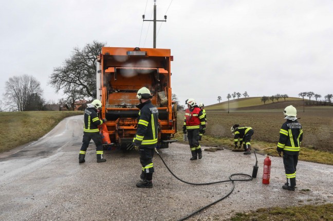 Müllwagen mit technischem Defekt in Scharten sorgt für Einsatz der Feuerwehr