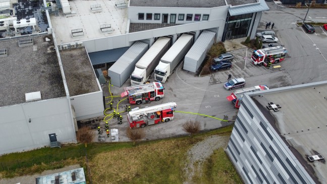 Drei Feuerwehren bei Brand bei einem Unternehmen in Kremsmünster im Einsatz