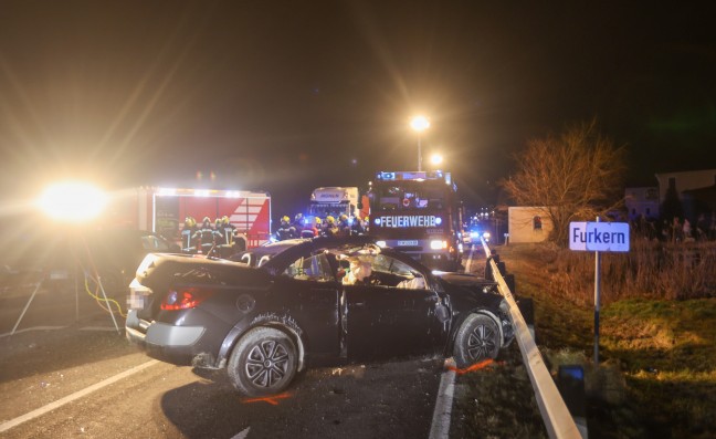 Schwerer Crash auf Lamprechtshausener Straße bei Moosdorf