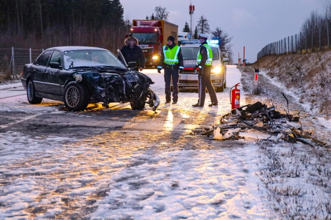 Schwerer Crash nach Schnee- und Graupelschauer auf Wiener Strae in Edt bei Lambach