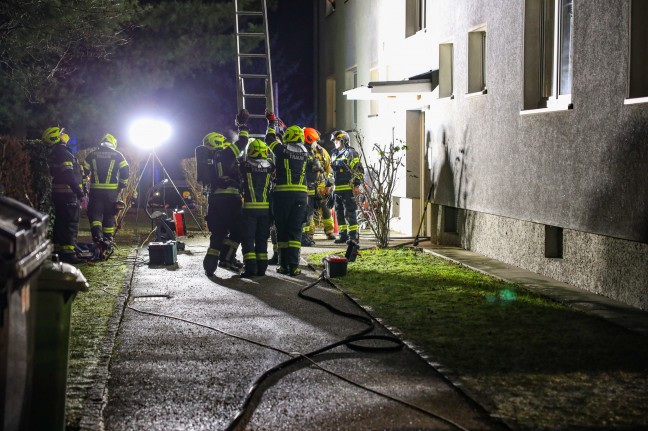 Tödlicher Zimmerbrand: Frau starb bei Brand in einer Mehrparteienhauswohnung in Traun