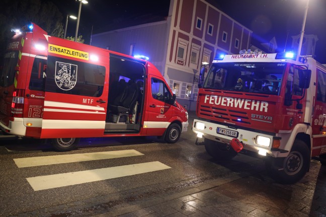 Drei Feuerwehren bei Brand im Ortszentrum von Neumarkt im Hausruckkreis im Einsatz