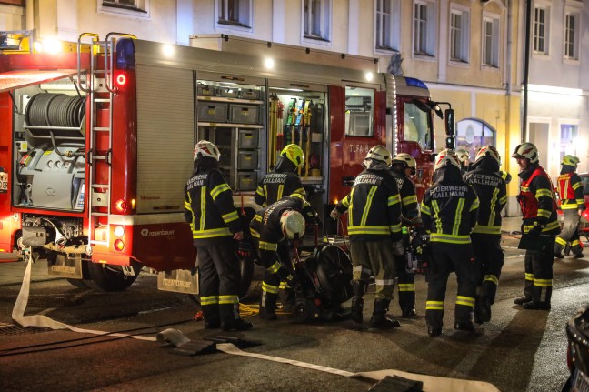 Drei Feuerwehren bei Brand im Ortszentrum von Neumarkt im Hausruckkreis im Einsatz
