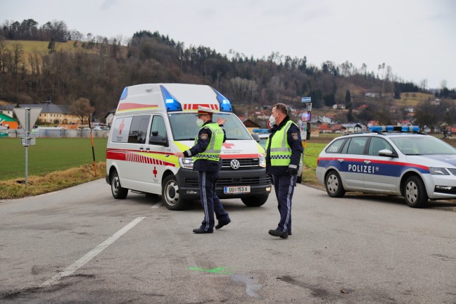 Verkehrsunfall auf Aschacher Straße bei Walding fordert zwei Verletzte
