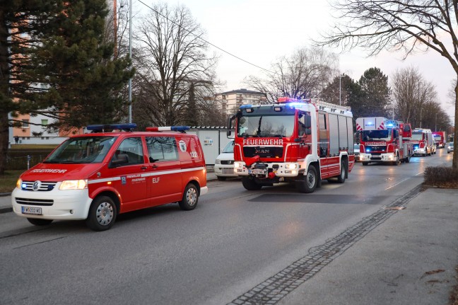 Einsatz der Feuerwehr in Wels-Vogelweide durch angebranntes Kochgut ausgelst