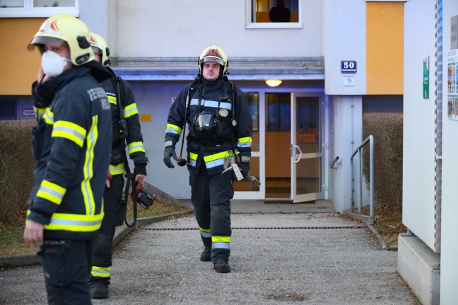 Einsatz der Feuerwehr in Wels-Vogelweide durch angebranntes Kochgut ausgelöst