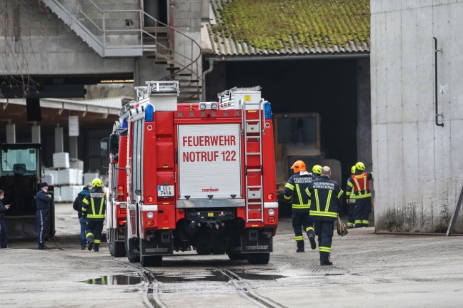 Drei Feuerwehren bei Brand in einer Mühle in Hörsching im Einsatz