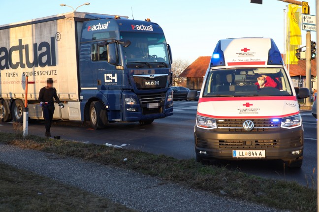 Fußgänger auf Kremstalstraße in Ansfelden von LKW überrollt und schwer verletzt