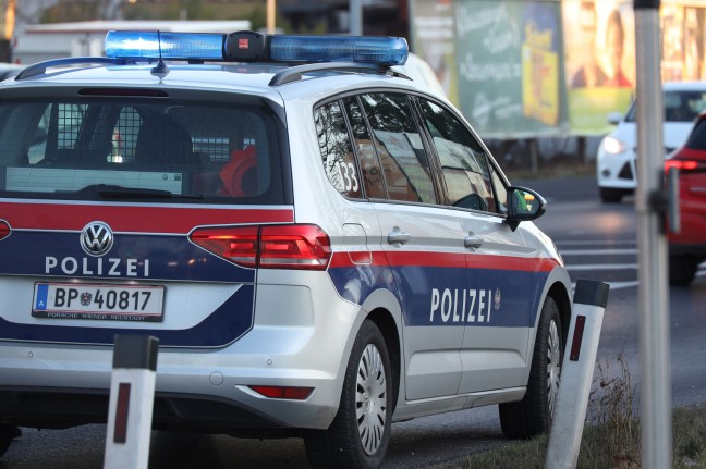 Fußgänger auf Kremstalstraße in Ansfelden von LKW überrollt und schwer verletzt