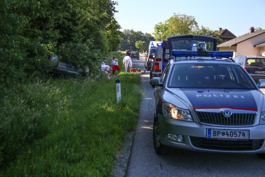 Lenkerin bei Fahrzeugüberschlag auf der Sipbachzeller Straße verletzt