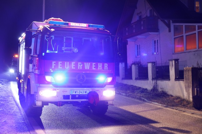 LKW bei Verkehrsunfall in Krenglbach gegen Gartenzaun gekracht