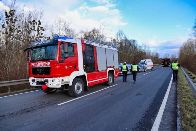 Autolenker (40) bei Frontalcrash auf der Donaustraße in Langenstein tödlich verletzt