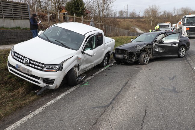 Verkehrsunfall mit zwei PKW und einem LKW auf Innviertler Strae bei Krenglbach