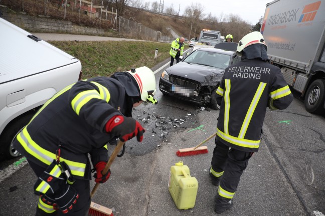 Verkehrsunfall mit zwei PKW und einem LKW auf Innviertler Straße bei Krenglbach