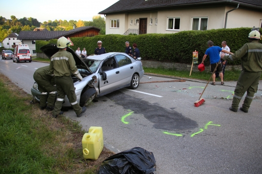 PKW-Überschlag in Steinerkirchen an der Traun fordert zwei Verletzte