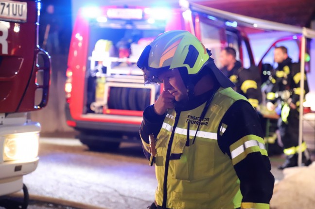 Drei Feuerwehren bei Brand in einer Garage in Reichenau im Mhlkreis im Einsatz