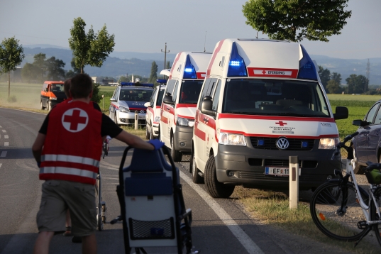 Sechs Verletzte bei schwerem Verkehrsunfall auf Wallerner Strae in Fraham